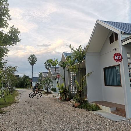 Numhom Resort Ban Nong Chum Saeng Exteriör bild