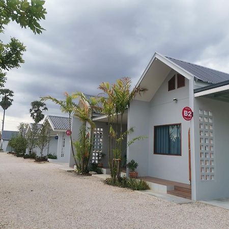 Numhom Resort Ban Nong Chum Saeng Exteriör bild