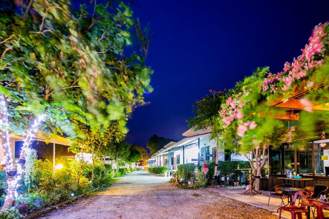 Numhom Resort Ban Nong Chum Saeng Exteriör bild
