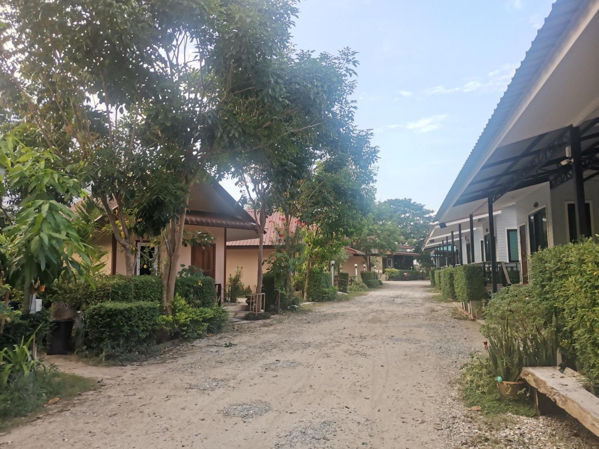 Numhom Resort Ban Nong Chum Saeng Exteriör bild