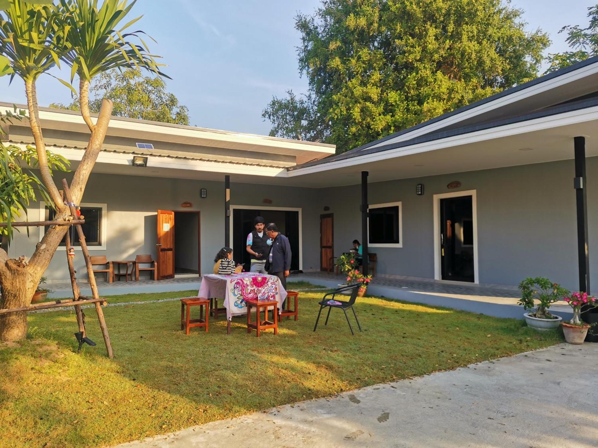 Numhom Resort Ban Nong Chum Saeng Exteriör bild