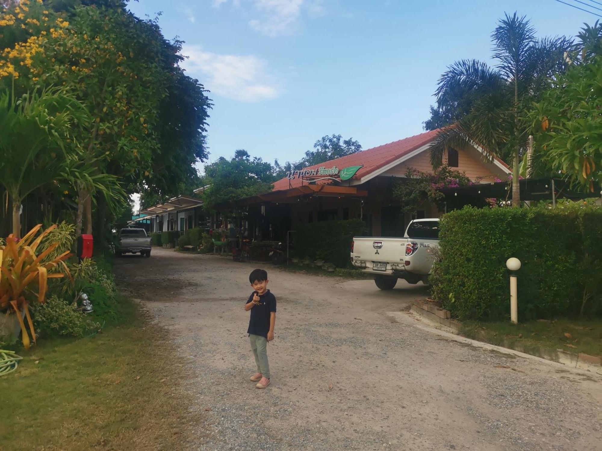 Numhom Resort Ban Nong Chum Saeng Exteriör bild