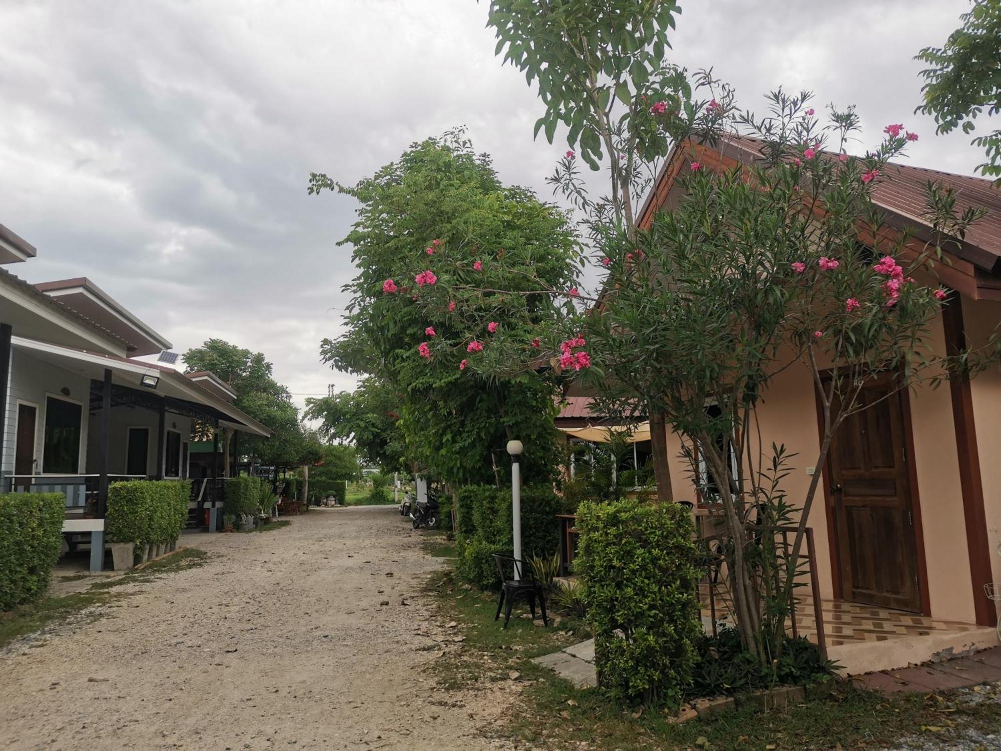 Numhom Resort Ban Nong Chum Saeng Exteriör bild