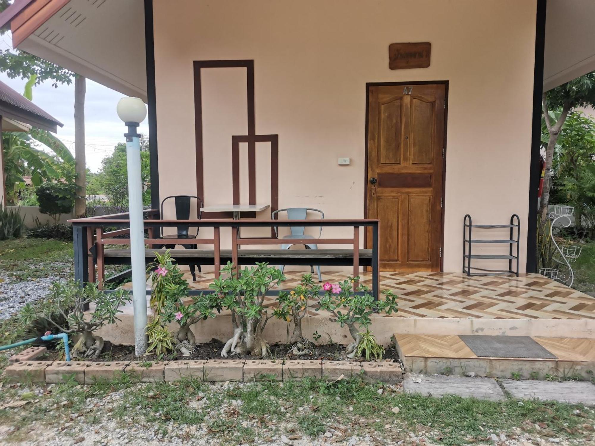 Numhom Resort Ban Nong Chum Saeng Exteriör bild
