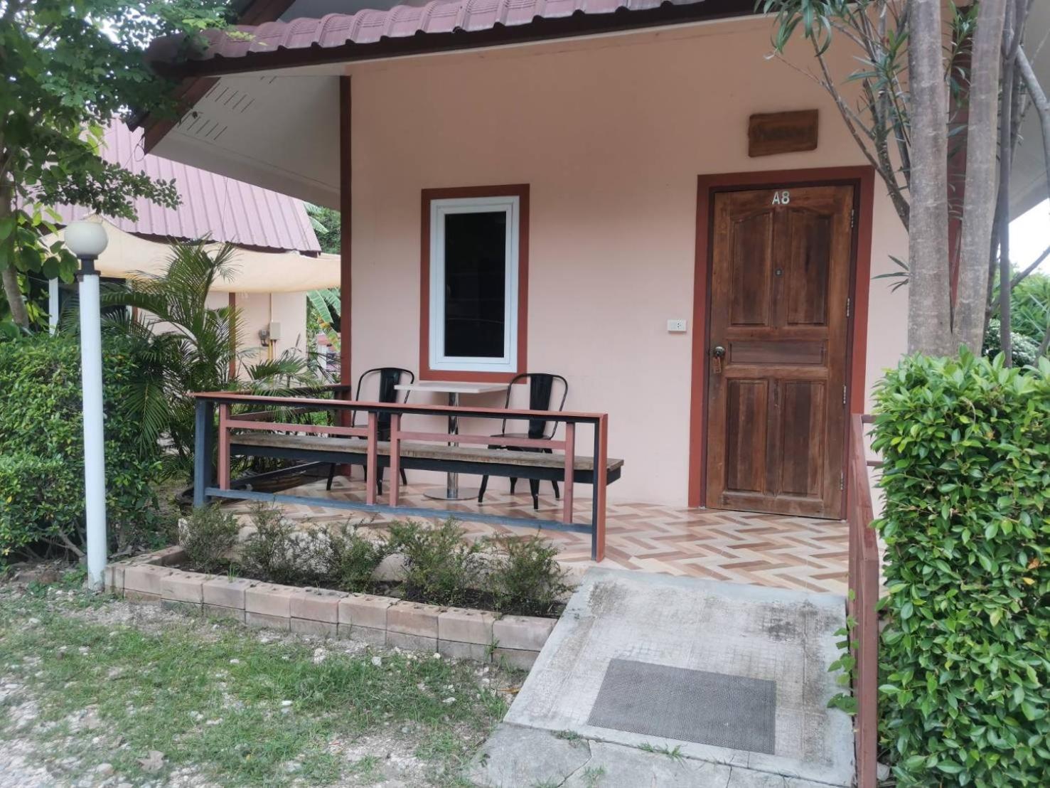 Numhom Resort Ban Nong Chum Saeng Exteriör bild