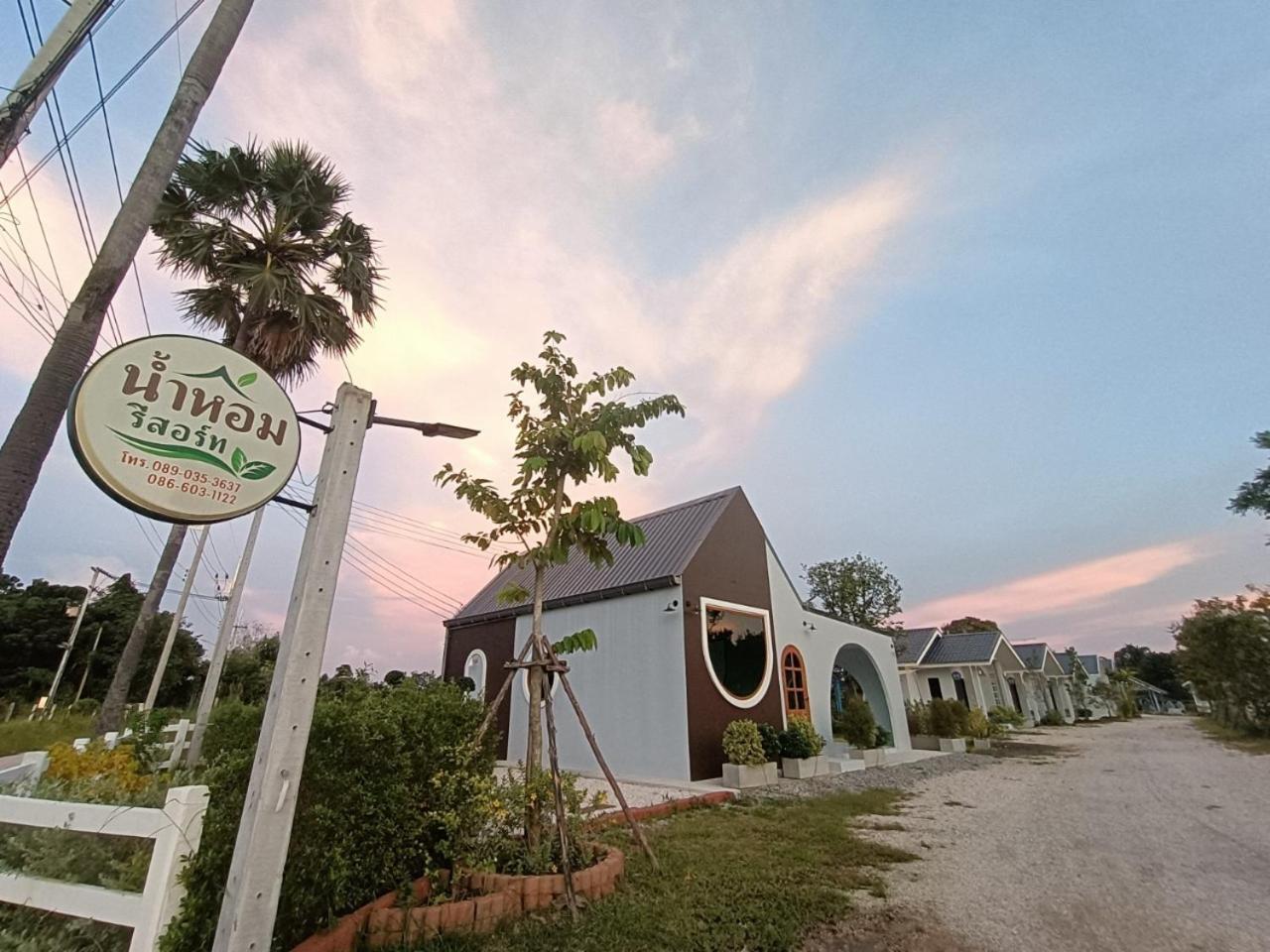 Numhom Resort Ban Nong Chum Saeng Exteriör bild
