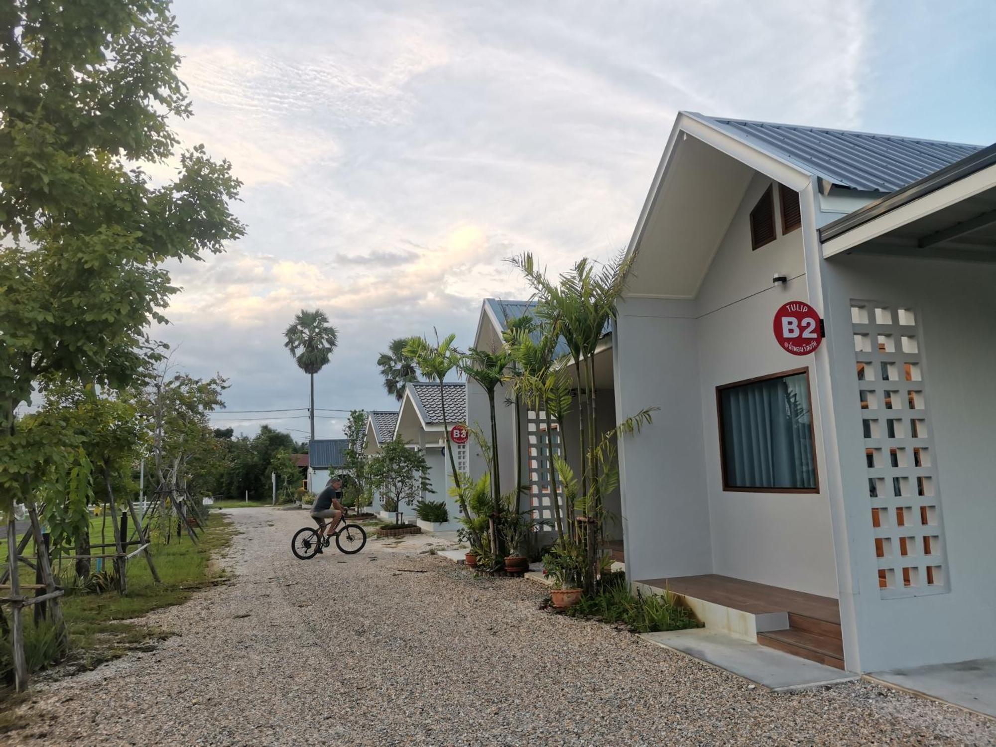 Numhom Resort Ban Nong Chum Saeng Exteriör bild