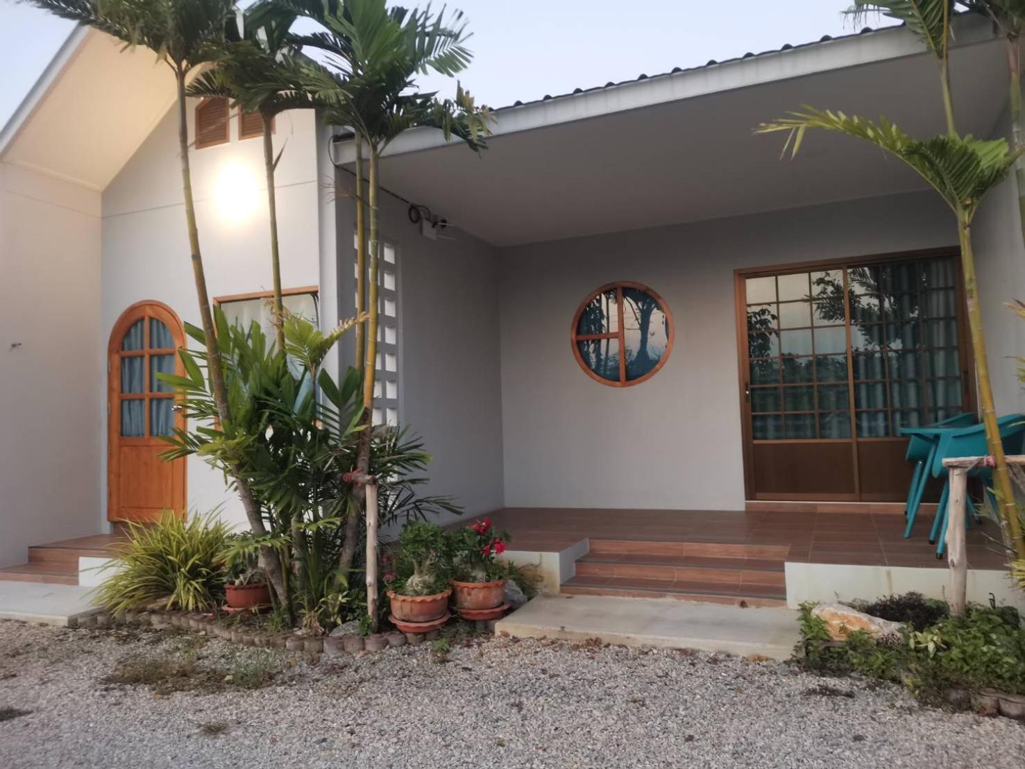 Numhom Resort Ban Nong Chum Saeng Exteriör bild