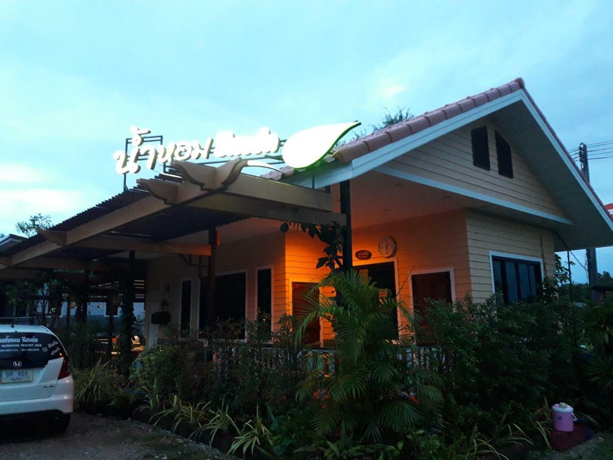 Numhom Resort Ban Nong Chum Saeng Exteriör bild