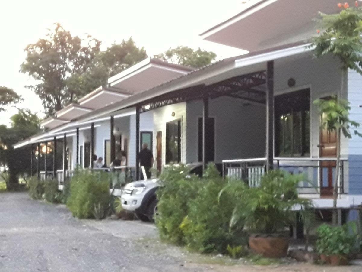 Numhom Resort Ban Nong Chum Saeng Exteriör bild