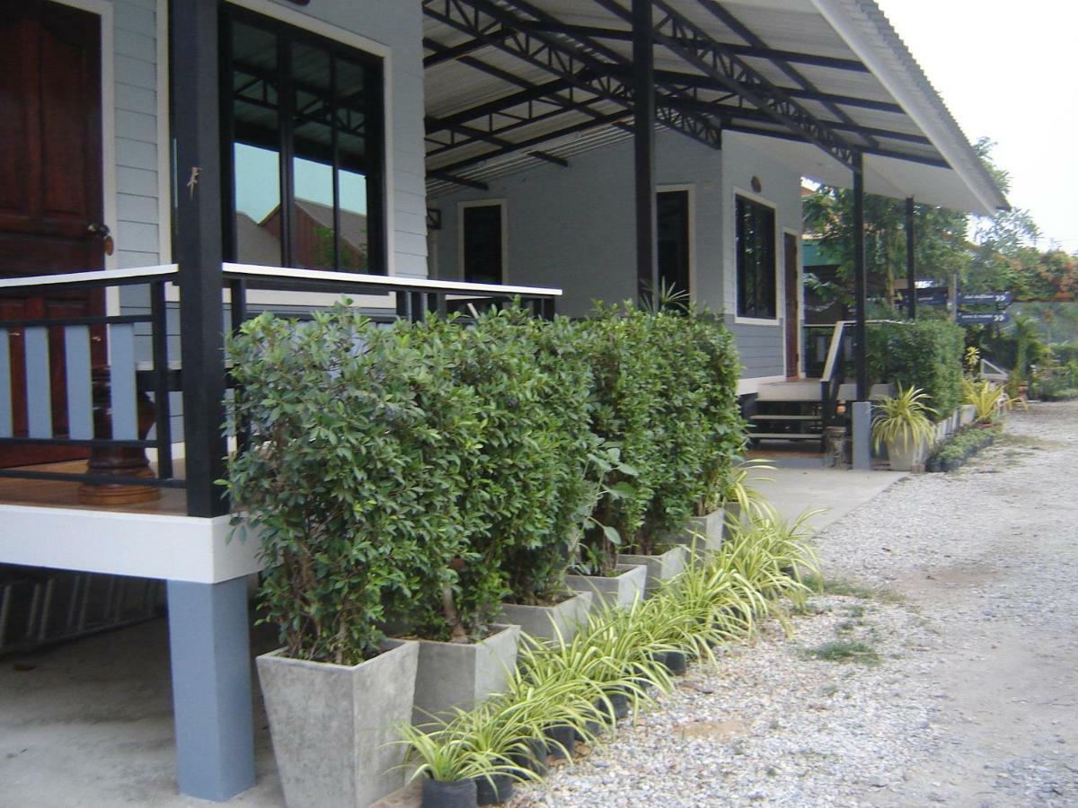 Numhom Resort Ban Nong Chum Saeng Exteriör bild